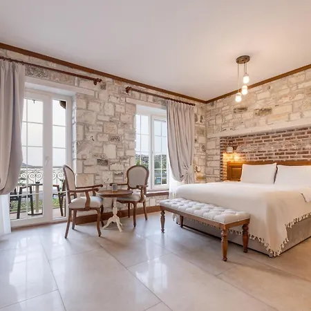 Ξενοδοχείο Navalia 4*
