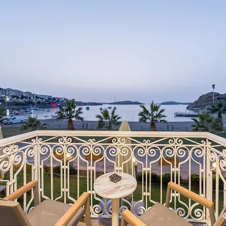 Ξενοδοχείο Navalia 4*