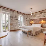 Navalia 4*