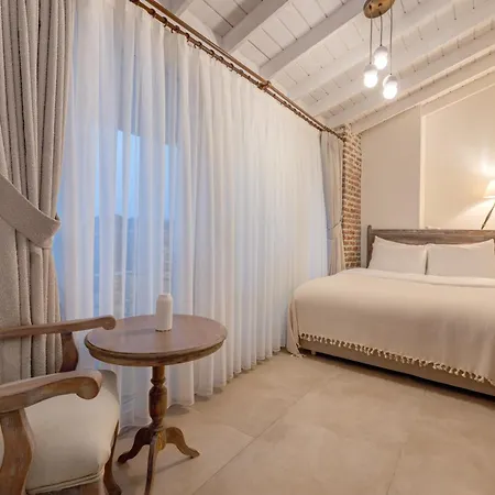 Navalia Hotel
