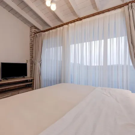 Navalia Hotel 2*
