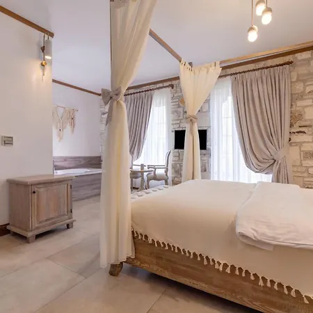 Navalia Hotel