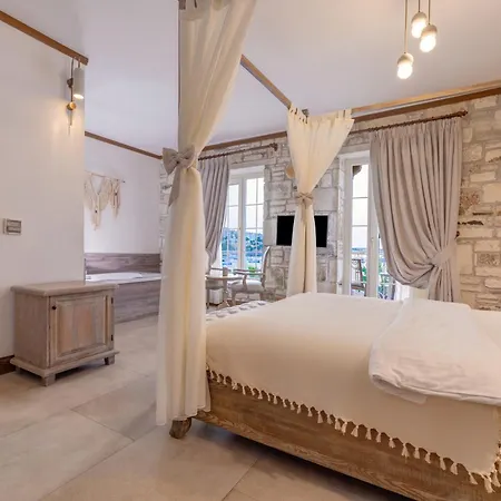 Navalia Hotel 2*