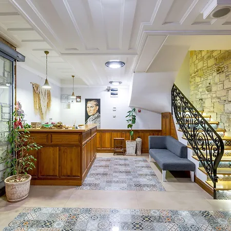 Navalia Hotel