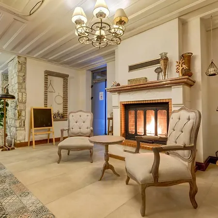Navalia Hotel